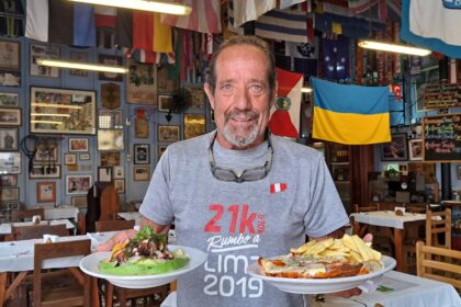 Es argentino y convoca multitudes en su bodegón en una de las ciudades con mejor cocina del mundo