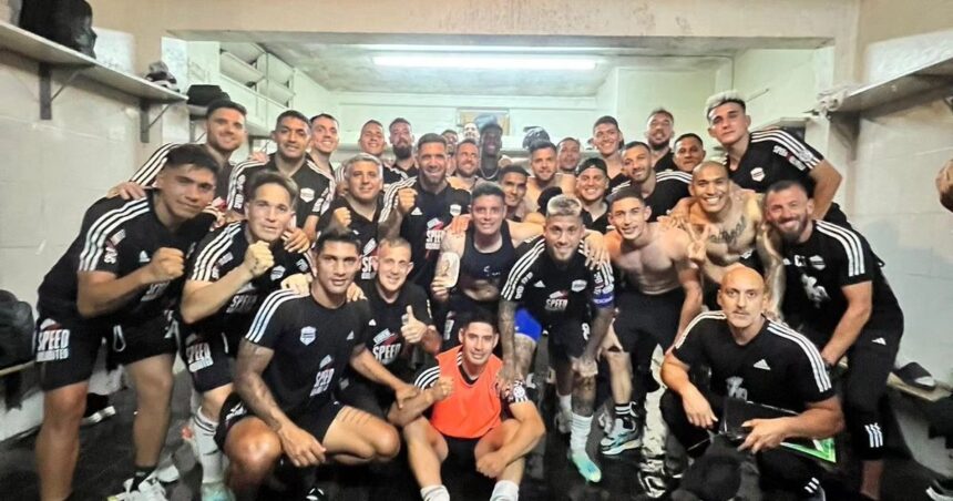 Riestra, el extravagante club de la D que ascendió a la A entre latas de Speed, la leyenda “Irak” y los manejos del abogado Stinfale