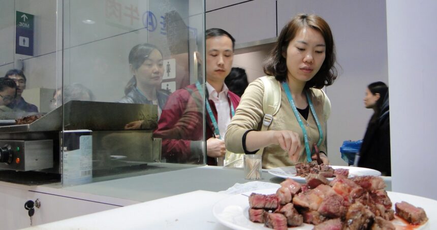 La paradoja del mercado de China: compra cada vez más carne, pero paga cada vez menos