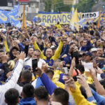 Riquelme se moviliza junto a una multitud de hinchas de Boca en el banderazo contra la suspensión de las elecciones