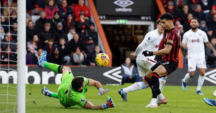 Dibu Martínez y otra atajada a cuerpo completo: mantuvo con vida al Aston Villa en el empate vs Bournemouth