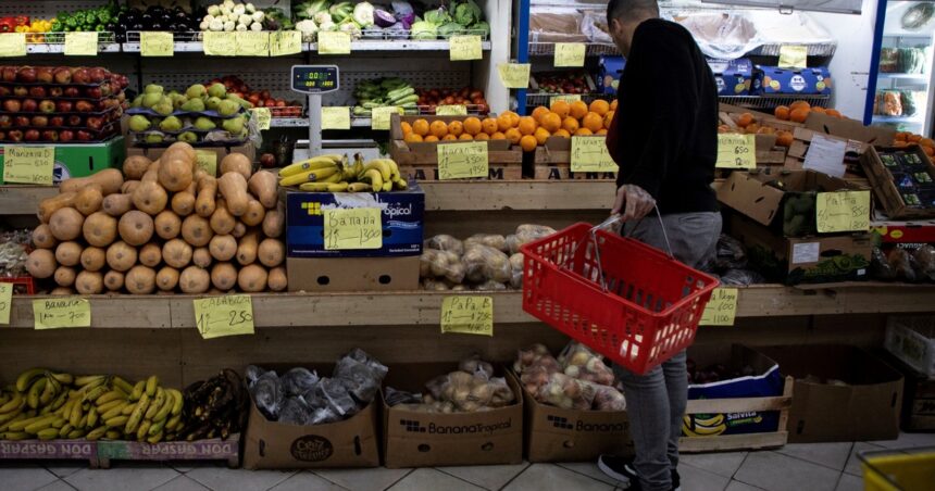 las-ventas-de-alimentos-y-bebidas-se-desplomaron-7,7%-en-noviembre