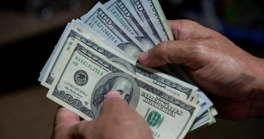 Dólar hoy y dólar blue hoy, EN VIVO: a cuánto cotiza y cuál es su precio este 4 de diciembre, minuto a minuto