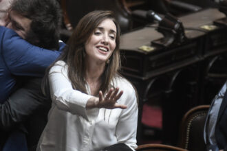 “Es la mancha venenosa”: Javier Milei y su mesa chica corren a Victoria Villarruel de las decisiones ejecutivas y la limitan al Senado