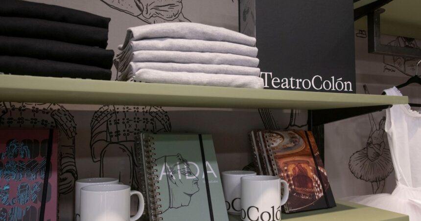 el-teatro-colon-abre-su-propia-tienda,-una-“caja-magica-de-recuerdos”