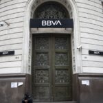 Feriado: cómo operar sin bancos este viernes, qué alternativas y de dónde extraer efectivo