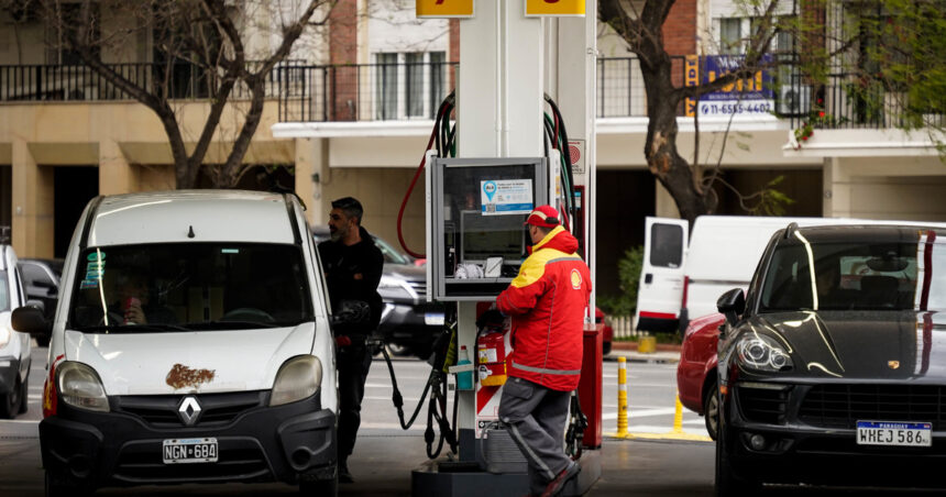 Sin esperar a Milei, Shell aumenta en promedio 15% la nafta y el gasoil en todo el país