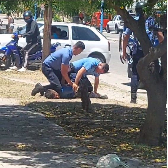 Intentó abrir una camioneta estacionada y fue sorprendido por su dueña