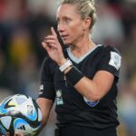 tori-penso,-la-arbitra-para-el-debut-de-gallardo-en-el-mundial-de-clubes,-y-el-dia-en-que-casi-deja-todo-por-culpa-de-un-padre-furioso-en-un-partido-de-inferiores