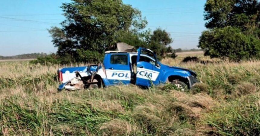 Robaron un patrullero de una comisaría en Córdoba y lo volcaron a un costado de la ruta