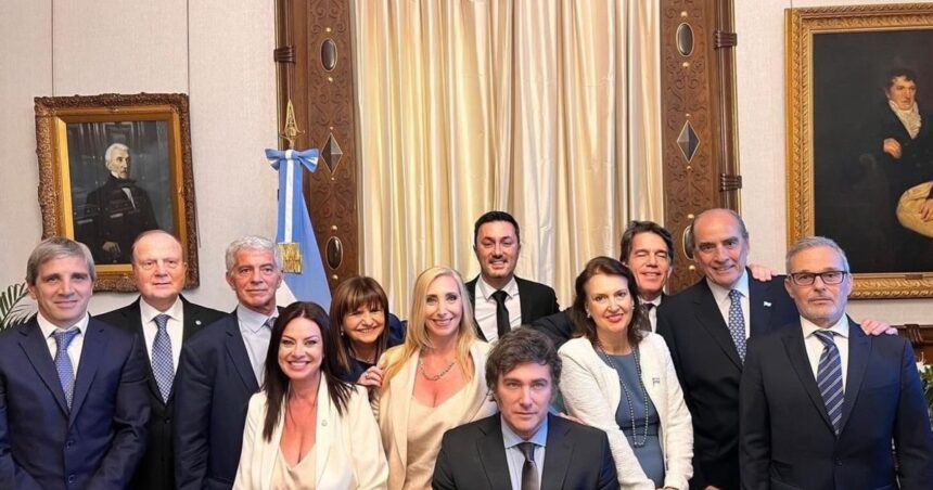 Una nueva encuesta midió al Gabinete de Javier Milei y tres mujeres quedaron arriba