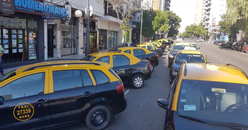 Los taxis porteños aumentarán otra vez en enero y en marzo: a cuánto se van la ficha y la bajada de bandera