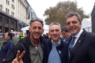 Andrés “Cuervo” Larroque habló de su foto con el agresor Javier Milei: “No sé quién es, no tiene nada que ver con nuestra filosofía política”