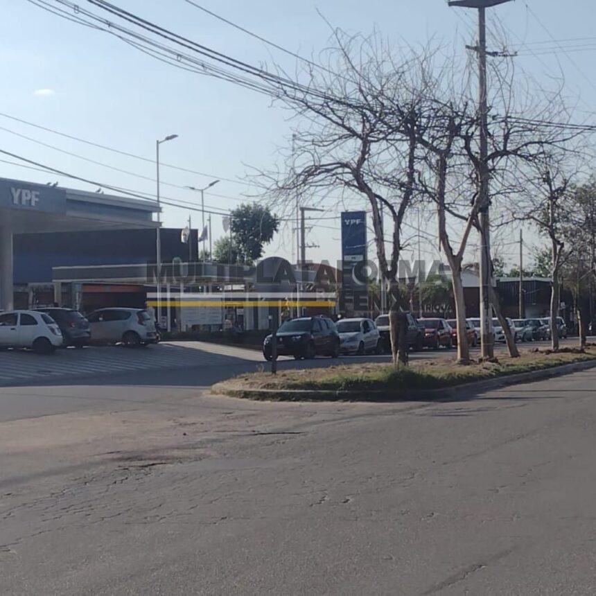 Largas filas para cargar combustibles en La Rioja: YPF y Shell son las únicas banderas que venden con normalidad