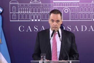 El Gobierno justificó el cambio de postura de Javier Milei sobre la reducción del Impuesto a las Ganancias y afirmó que la reversión será por “cortísimo plazo”