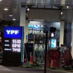 YPF también aumentó las naftas, pero la diferencia de precios entre marcas puede llegar a 25%: dónde cargar más barato