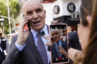 Los polémicos tuits de José Luis Espert por el protocolo antipiquete de Bullrich: “Parásito, para vos también, cárcel o bala”