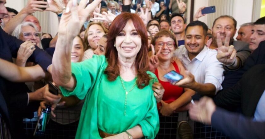 “Otra vez en casa”, Cristina Kirchner mostró la intimidad de su regreso al Instituto Patria tras dejar el despacho en el Senado