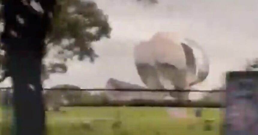 Temporal en la Ciudad: el viento dañó uno de los pétalos de la Floralis Genérica en Palermo