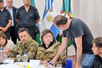 La actividad de Javier Milei, EN VIVO: el presidente visitó el club de la tragedia en Bahía Blanca y participó del comité de emergencia por el temporal