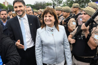 Con un imponente despliegue de fuerzas, Patricia Bullrich le declaró “la guerra al narcotráfico y al crimen organizado” en Rosario