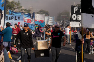 Los piqueteros desafían al gobierno de Milei y se concentran en el Congreso para dar detalles de la movilización de mañana