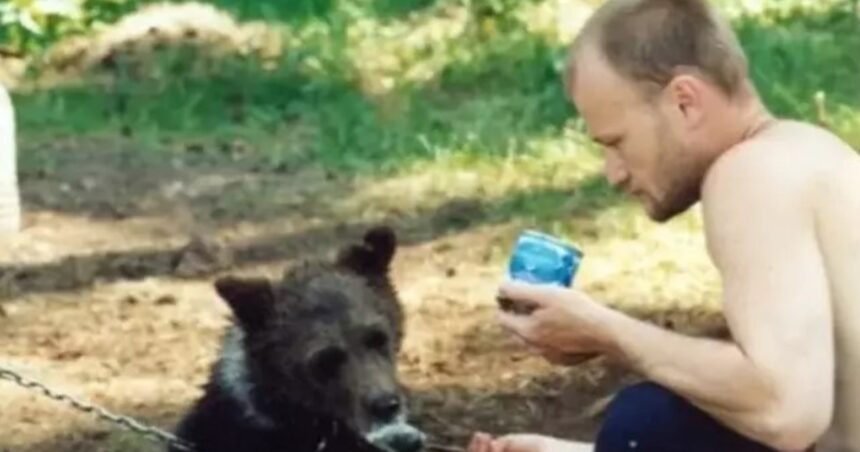 Liberó a un oso de su cautiverio, lo crió en su casa y su final fue aterrador: “Hasta los huesos”