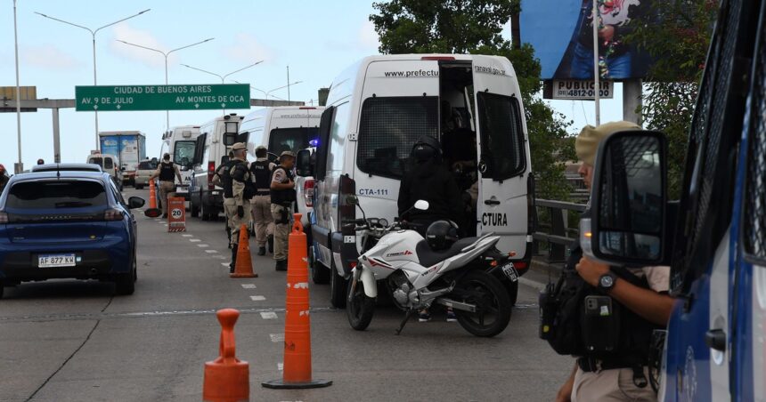 Ante el fuerte operativo policial, los piqueteros acortaron la marcha y no pasarán por el Congreso