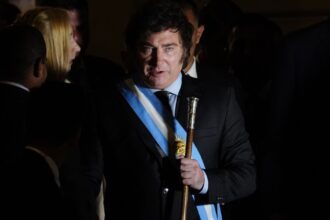 Javier Milei, tras la firma del mega DNU: “Les aviso que hay más”