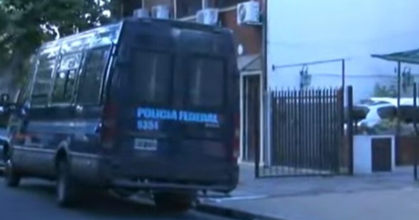 Entraron a robar a una casa de Villa Pueyrredón en plena Nochebuena y se enfrentaron a tiros con la Policía: un herido grave