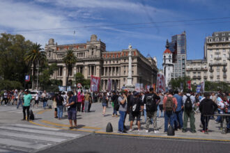 Polémica por el artículo que regula las protestas y obliga a pedir permiso si más de tres personas se quieren reunir en un espacio público