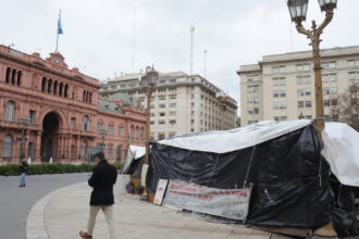 Levantan el acampe Qom en Plaza de Mayo luego de 3 años