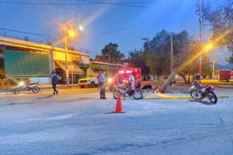 Dos motociclistas chocaron por Avenida San Nicolás de Bari