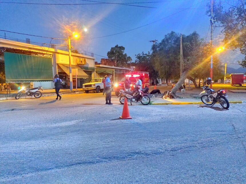 Dos motociclistas chocaron por Avenida San Nicolás de Bari