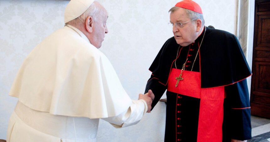 Sorpresa en el Vaticano: el Papa recibió a uno de sus mayores adversarios, el cardenal Raymond Burke