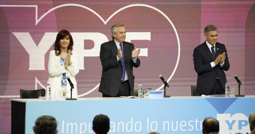 Javier Milei decide si entrega acciones de YPF para evitar embargos de la Justicia de EE.UU. por la expropiación de Cristina Kirchner