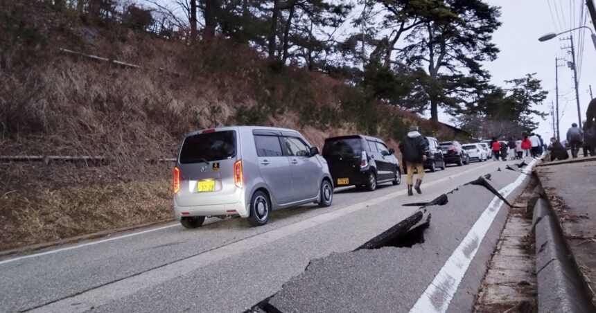 Un fuerte sismo de magnitud 7,6 sacudió la costa de Japón y hay alerta de tsumani en el Pacífico