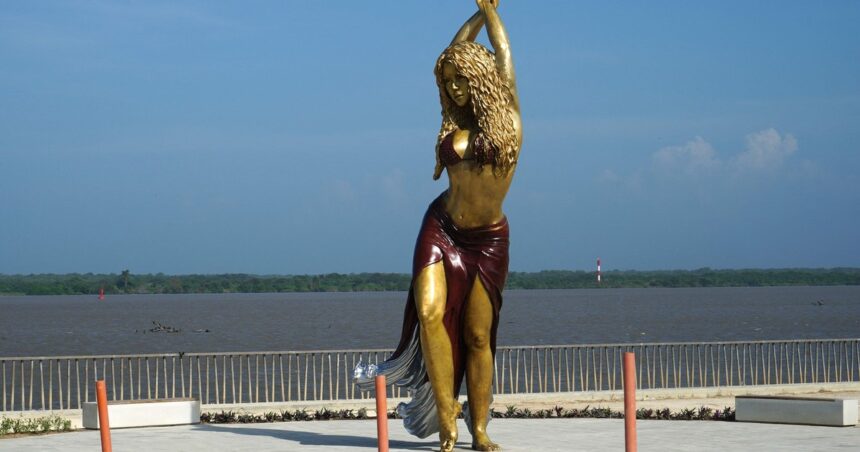 Las caderas de una estatua no mienten: homenajean a Shakira en Barranquilla, su ciudad natal