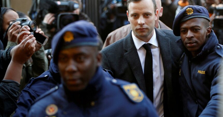 Oscar Pistorius saldrá el viernes de la cárcel tras cumplir la mitad de la condena por matar a su novia