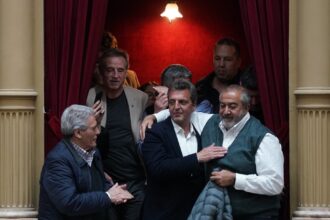 Sugestiva reunión de la CGT con Massa en medio de la pelea con Milei por el DNU