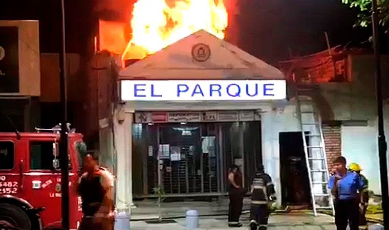 Voraz incendio en el local comercial, Sanitarios, “El Parque”