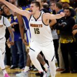 NBA: el bombazo de Jokic de mitad de cancha para ganar el partido con 3,6 segundos y la reacción atónita de Curry