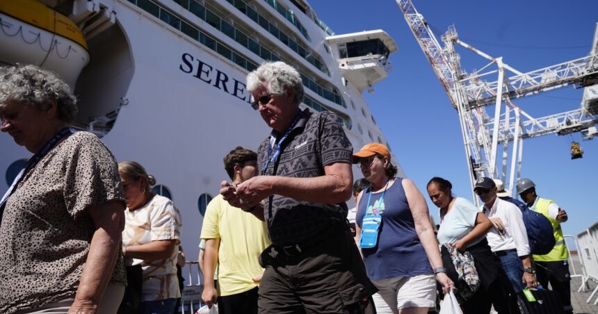 Serenade of the Seas: cómo es el crucero que llegó a Buenos Aires y es un “infierno grande”