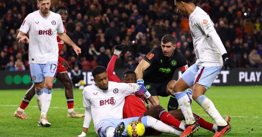 Dibu Martínez, valla invicta en el triunfo agónico de Aston Villa, que rompió una racha insólita en la FA Cup