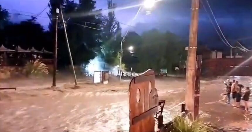 Fuerte temporal en Córdoba: intensas lluvias, desborde de arroyos y anegamiento de calles