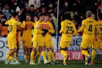 Barcelona, con más sombras que luces: terminó pidiendo la hora contra un equipo de la cuarta con jugadores de la Kings League