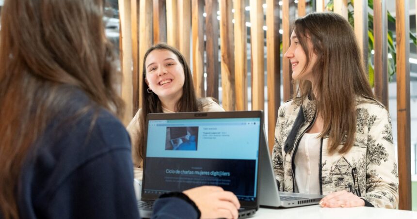 Aprende programación: dónde inscribirse en los cursos de verano gratuitos para chicas adolescentes