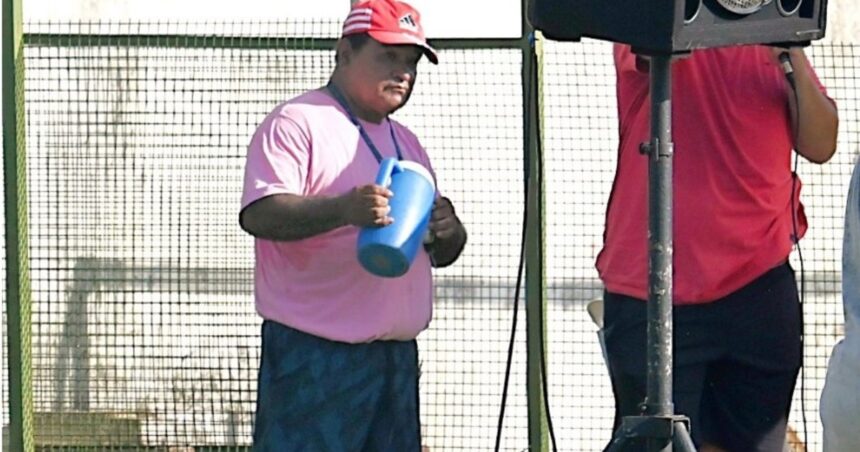 Organizó un partido de fútbol con una famosa jugadora y volvió a la cárcel por una grave acusación