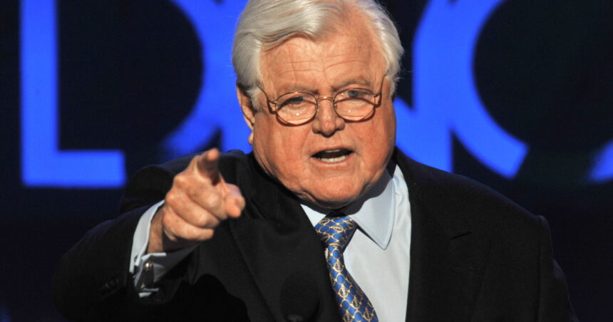 Ted Kennedy, un político “maldito”, rodeado y perseguido por la muerte