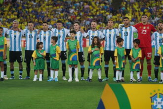 Doble sanción de la FIFA contra la AFA por cantos racistas y el escándalo en el Maracaná: los pasos para apelar